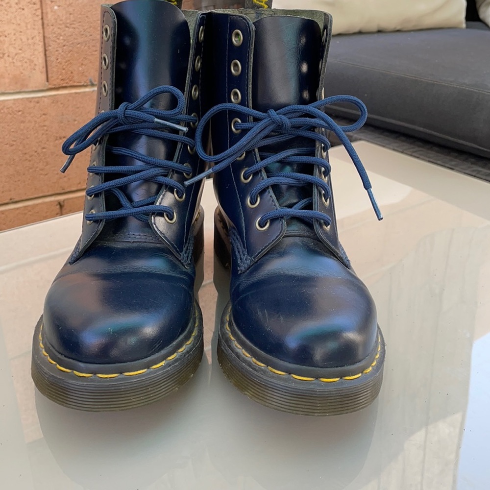 Dr. Martens navy 8 hole lace up boot 37/ 7